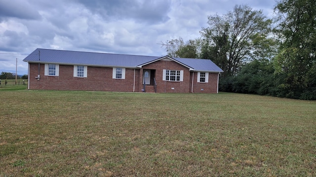 ranch-style house featuring a front lawn