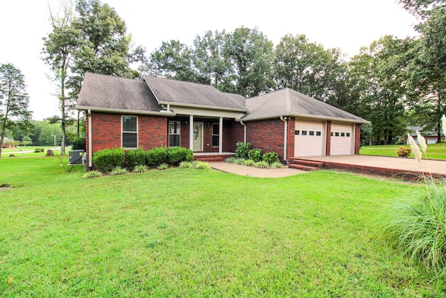 view of front facade featuring a front lawn, a porch, and a garage