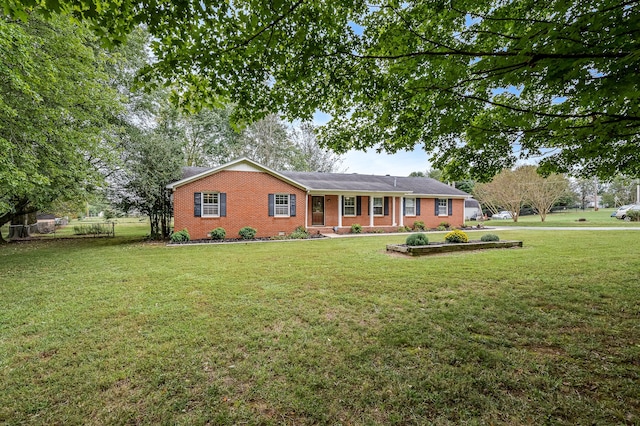 view of front of home featuring a front lawn