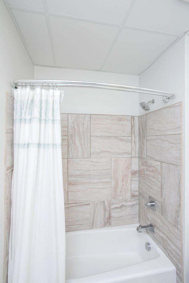 bathroom featuring shower / tub combo with curtain