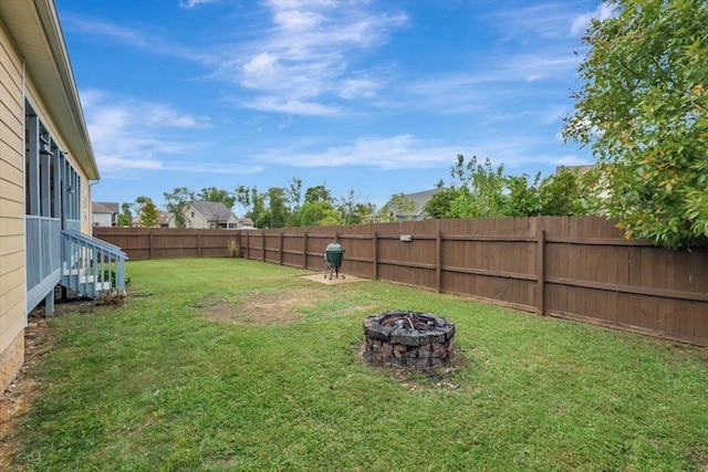 view of yard featuring a fenced backyard and an outdoor fire pit