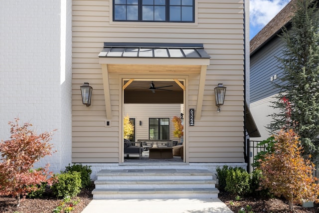 property entrance with ceiling fan