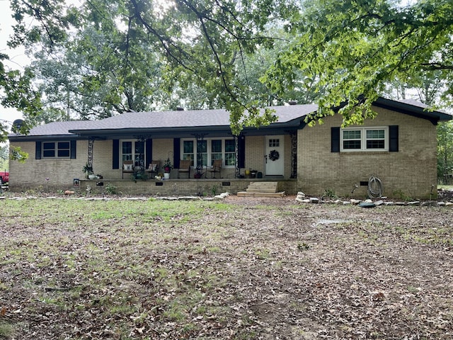 ranch-style house featuring covered porch