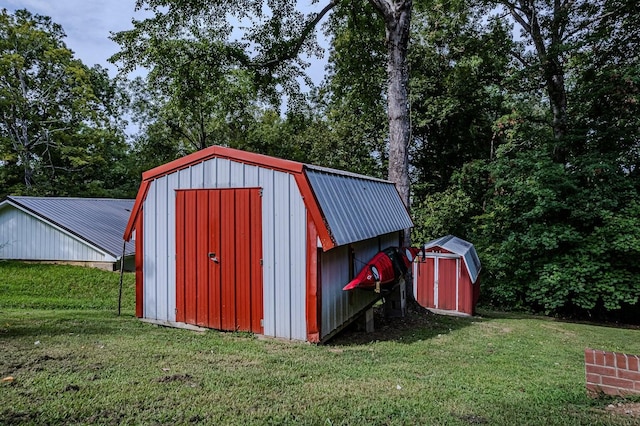 view of outdoor structure featuring a yard