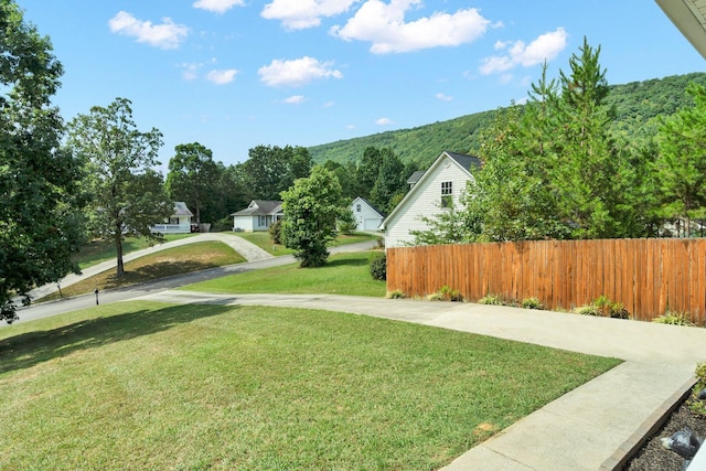 view of yard with a mountain view