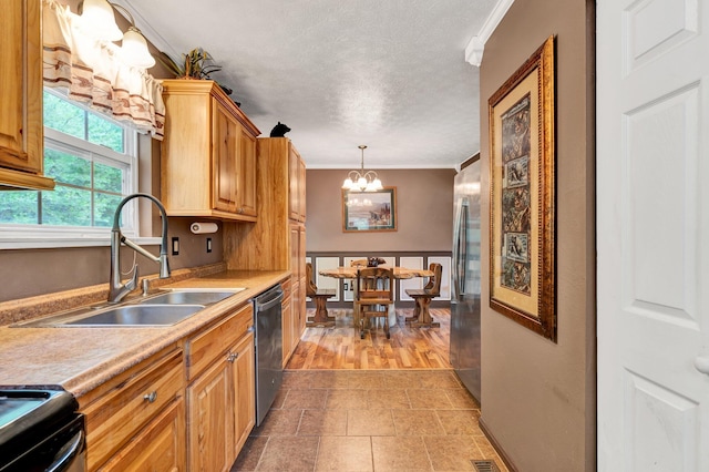 kitchen with light hardwood / wood-style floors, sink, an inviting chandelier, stainless steel appliances, and ornamental molding