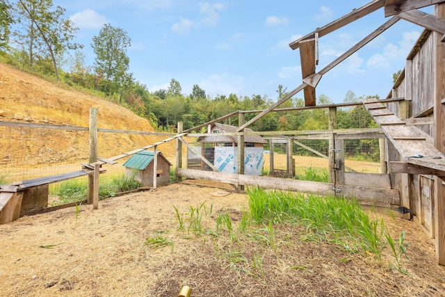 view of yard featuring a rural view