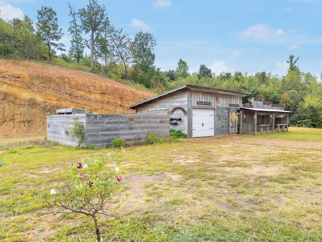 view of yard featuring a garage