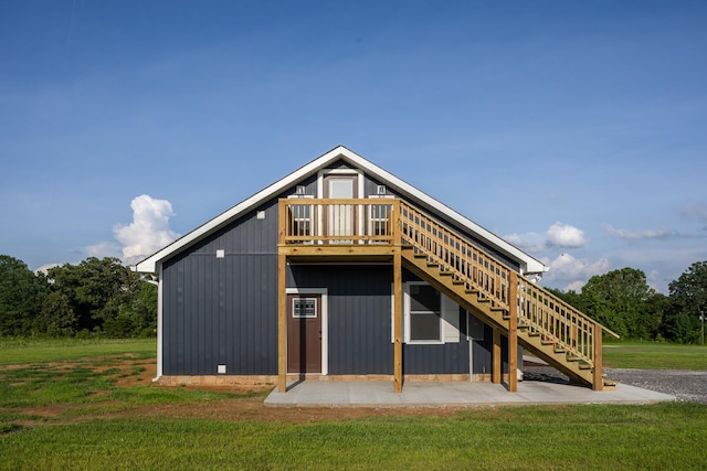 exterior space featuring a front lawn