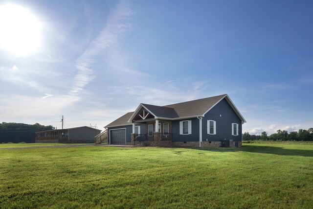 craftsman inspired home with a garage and a front lawn