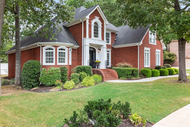 view of front of property with a front yard