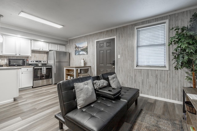 living area with light wood-style flooring and baseboards