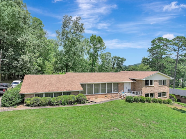 view of front of house with a front lawn