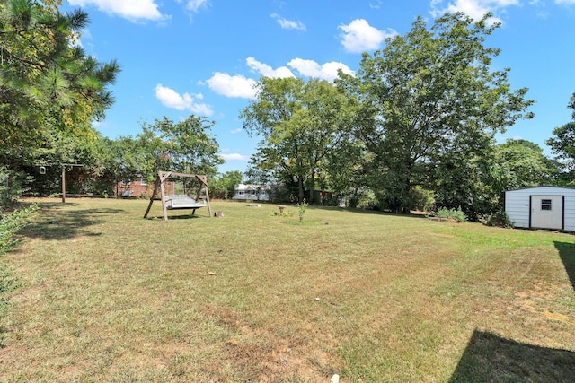 view of yard with a storage shed