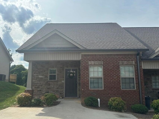 view of front facade with a porch