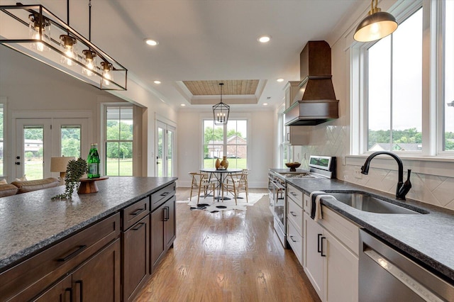 105 Arthur Ln, Cleveland, TN 37312 - kitchen featuring stainless steel appliances, a sink, light wood-style flooring, tasteful backsplash, and custom range hood