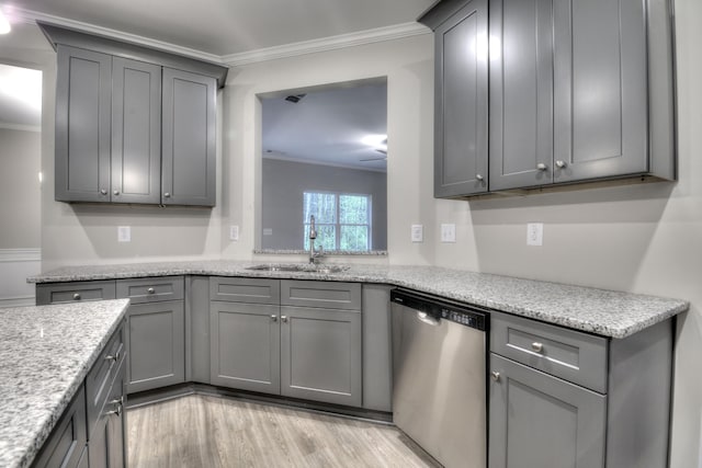 kitchen featuring ornamental molding, dishwasher, light hardwood / wood-style flooring, and gray cabinets