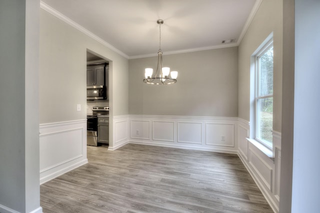 unfurnished dining area featuring ornamental molding, light hardwood / wood-style floors, and a healthy amount of sunlight