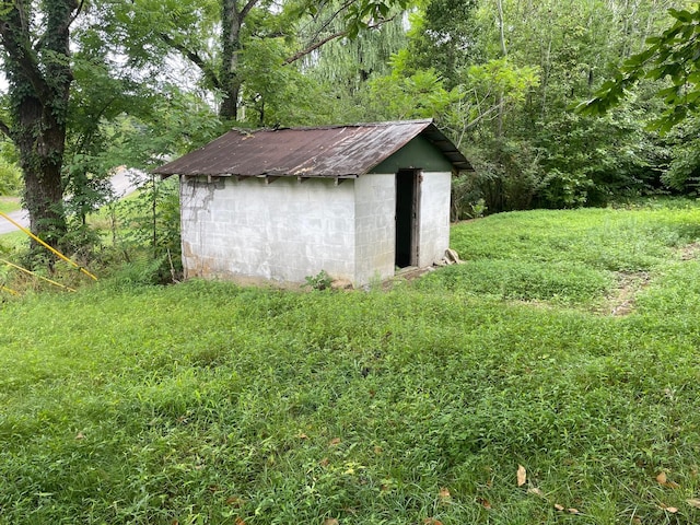 view of outdoor structure with a lawn