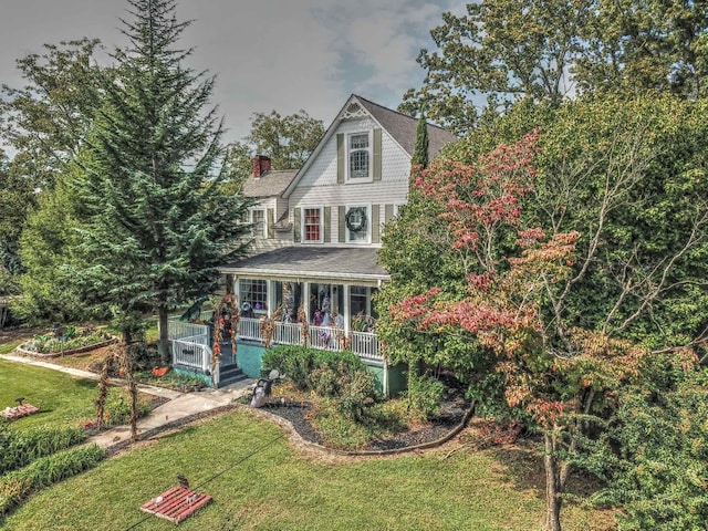 view of front of home featuring covered porch and a front lawn