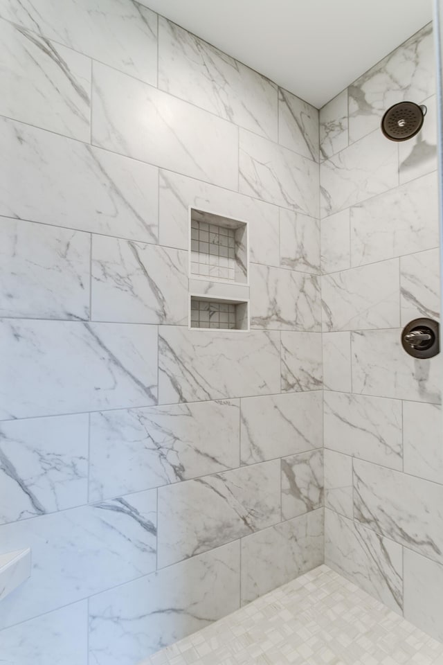 bathroom featuring a tile shower