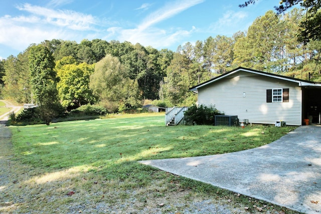 view of yard with central AC unit