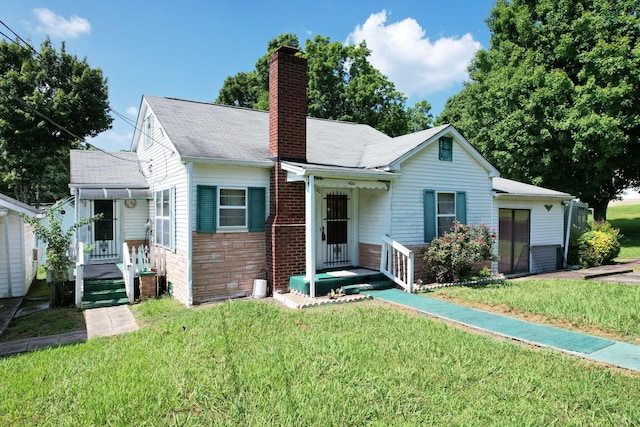 view of front of house featuring a front yard