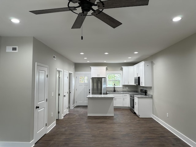 1340 Unity Dr NE, Cleveland, TN 37312 - kitchen featuring dark wood-style flooring, stainless steel appliances, a ceiling fan, visible vents, and baseboards