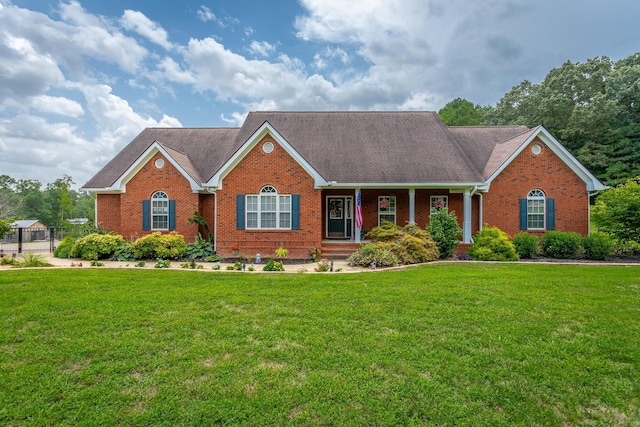 view of front of house featuring a front lawn