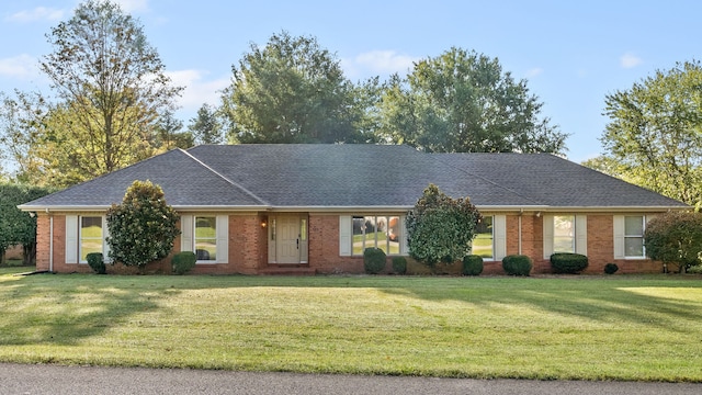 single story home with a front yard