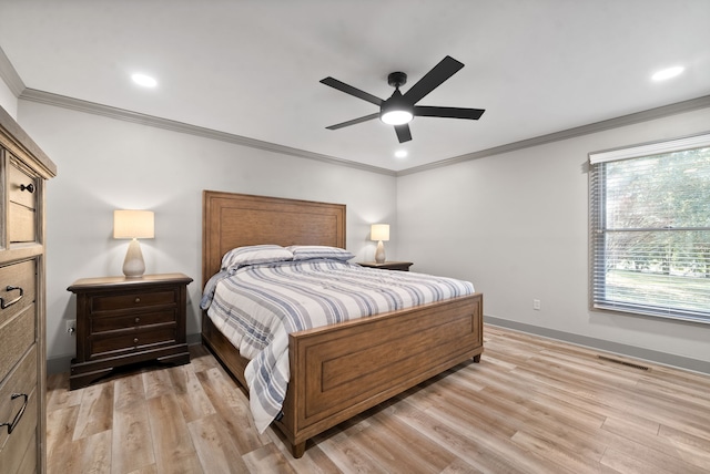 bedroom featuring crown molding, light hardwood / wood-style floors, and ceiling fan