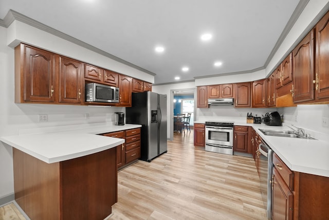 kitchen with kitchen peninsula, stainless steel appliances, light hardwood / wood-style flooring, ornamental molding, and sink