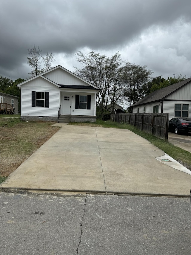 1603 Mantlo St, Springfield, TN 37172 - bungalow-style house with fence, crawl space, driveway, and covered porch