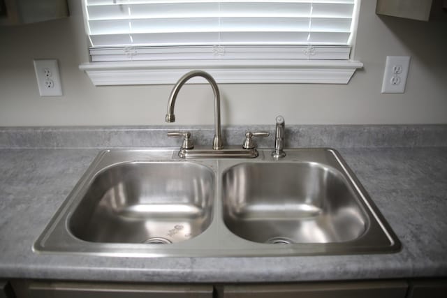 1603 Mantlo St, Springfield, TN 37172 - detailed view of a sink