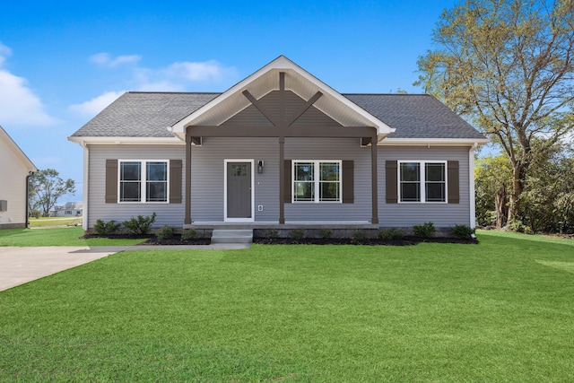 view of front facade featuring a front yard