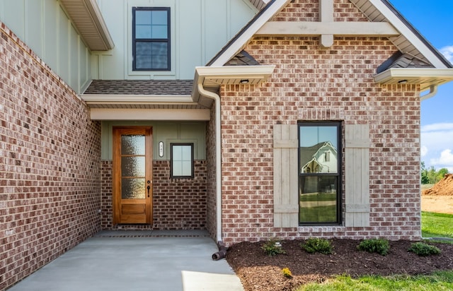 entrance to property featuring a patio area