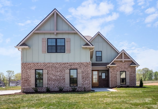 view of front of house with a front yard