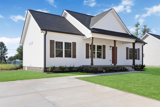 modern inspired farmhouse featuring a front lawn and a porch