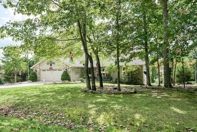 view of front of property featuring a garage and a front yard