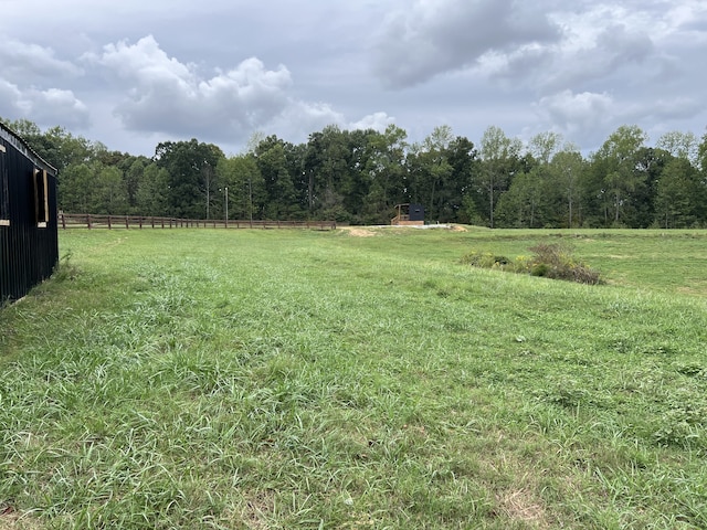 view of yard featuring a rural view