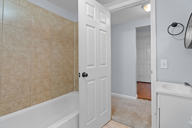 bathroom with tiled shower / bath and vanity