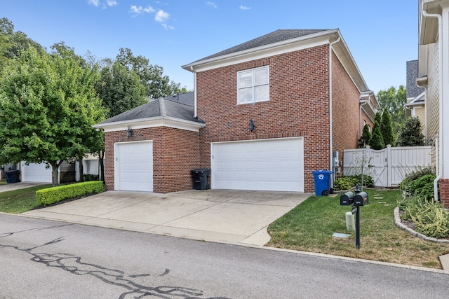 view of front facade featuring a front yard and a garage