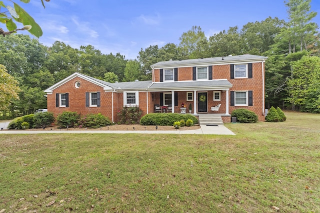 view of front of property featuring covered porch and a front yard