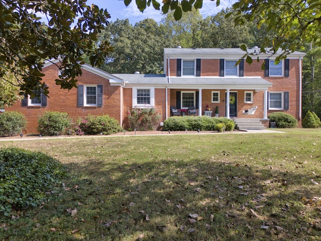 view of front of property with a front lawn