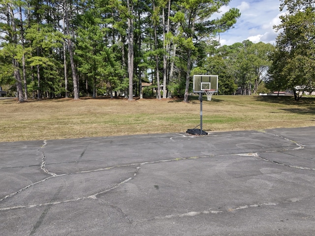 view of sport court featuring a yard