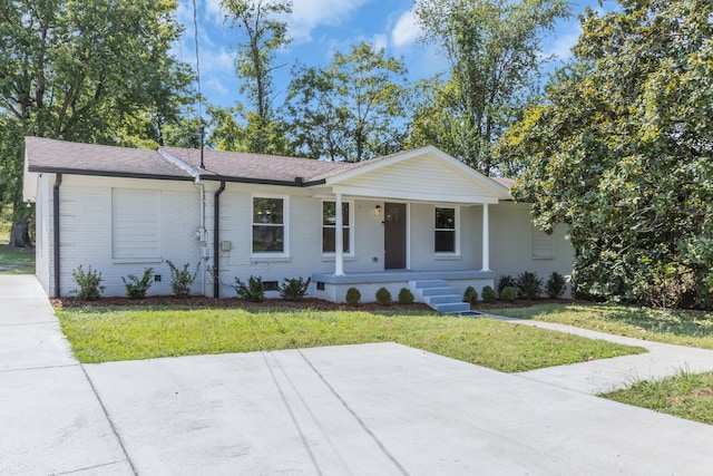 single story home with a front lawn and covered porch