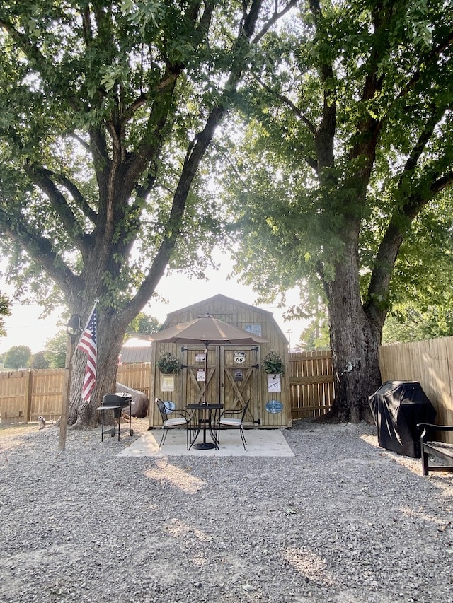 view of yard with a patio area