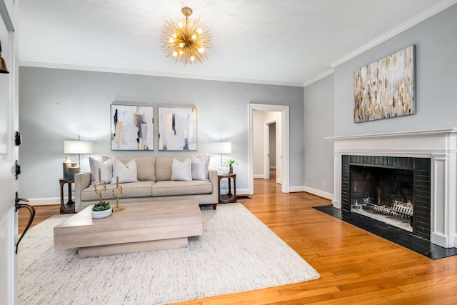 living room featuring crown molding, a notable chandelier, and hardwood / wood-style flooring