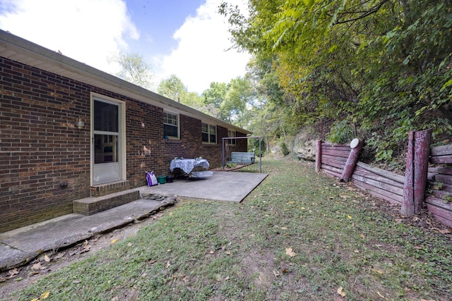 view of yard featuring a patio area