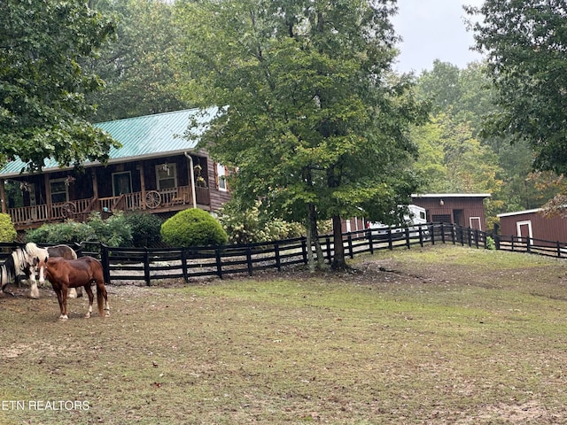 view of yard featuring a rural view